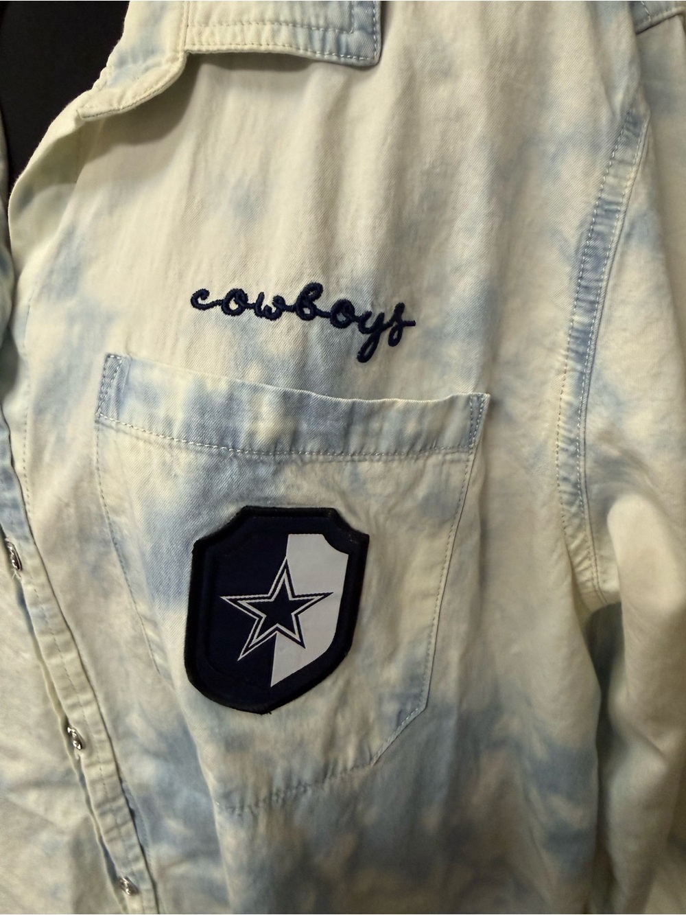 Wear by Erin Andrews Dallas Cowboys Tie Dye Button Down Shirt Medium Blue - Picture 3 of 9
